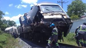 Choca el Tren Interoceánico con tráiler en Tabasco; sin heridos graves