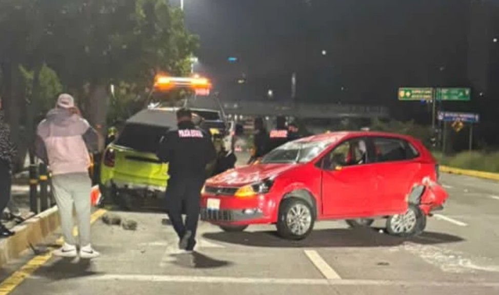 Foto: Cortesía Carrera clandestina termina en choque y volcadura en Vía Atlixcáyotl