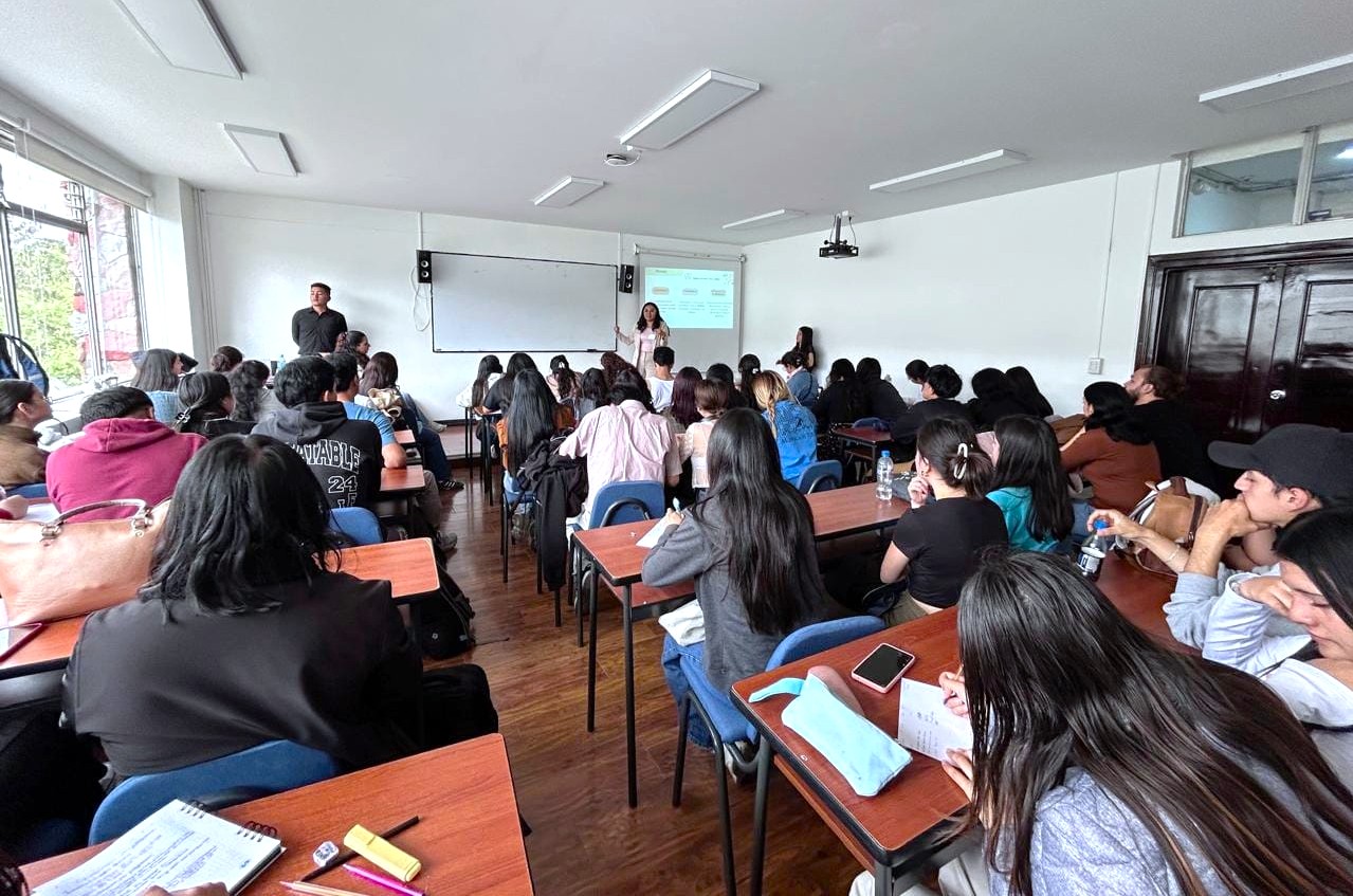 UATx y UCUENCA fortalecen prevención de adicciones y violencia intrafamiliar