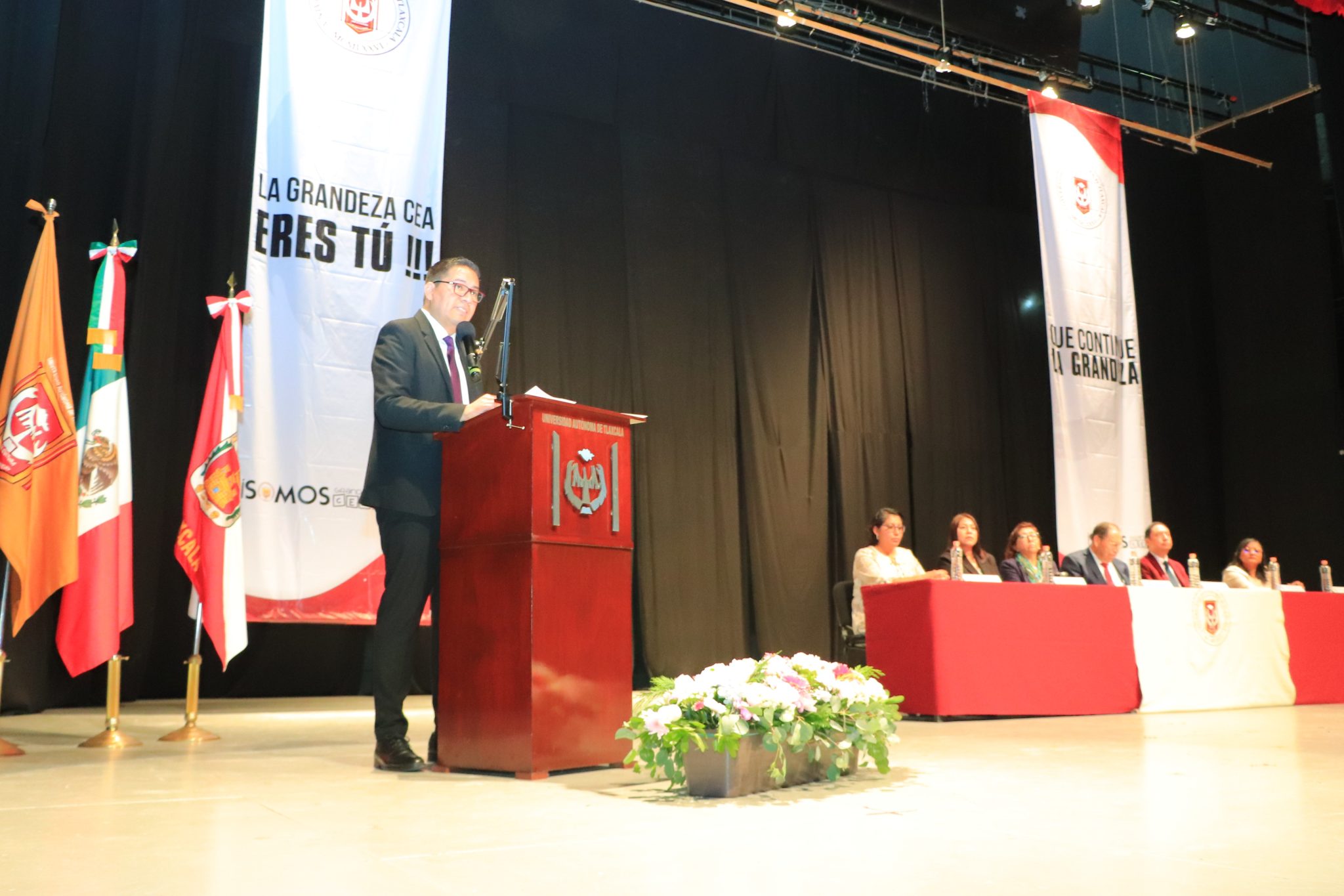 Graduación FCEA-UATx: 362 egresados con visión ética y transformadora