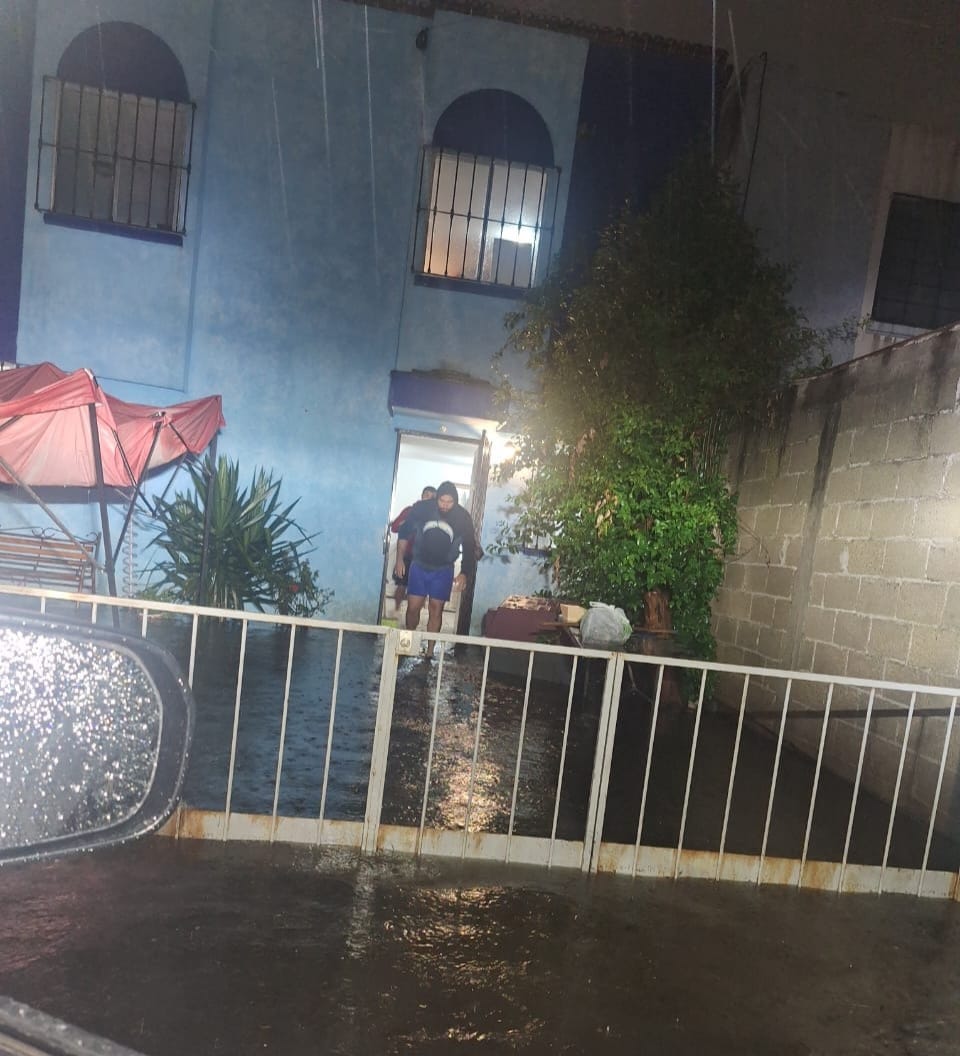Por: Cortesía Lula Pineda Atienden afectaciones por lluvia en Cuautlancingo; exhortan a evitar tirar basura en la vía pública