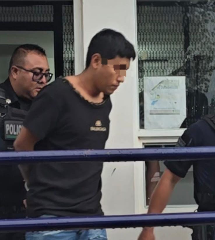 Intentan robar unidad del transporte público en Cuaxomulco; pobladores detienen a uno de los presuntos responsables