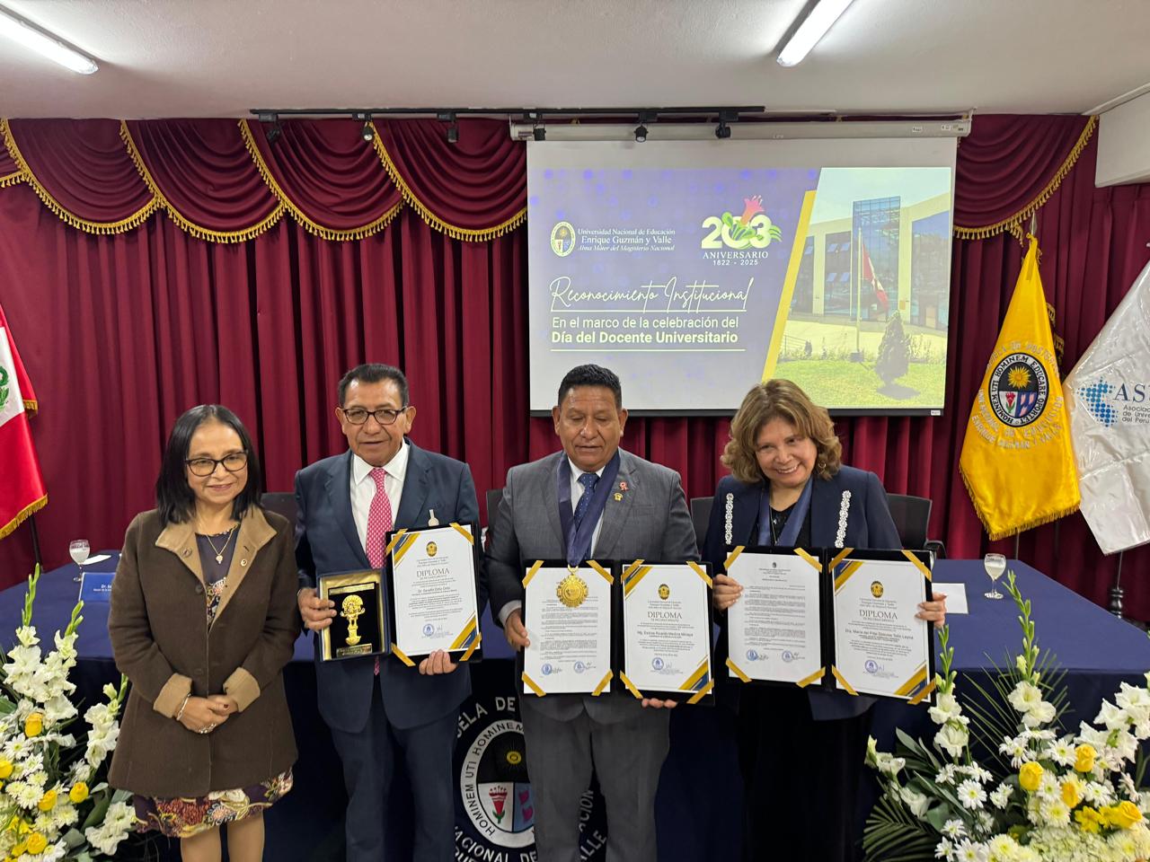 Dr. Serafín Ortiz recibe reconocimiento por conferencia del Modelo Humanista Integrador