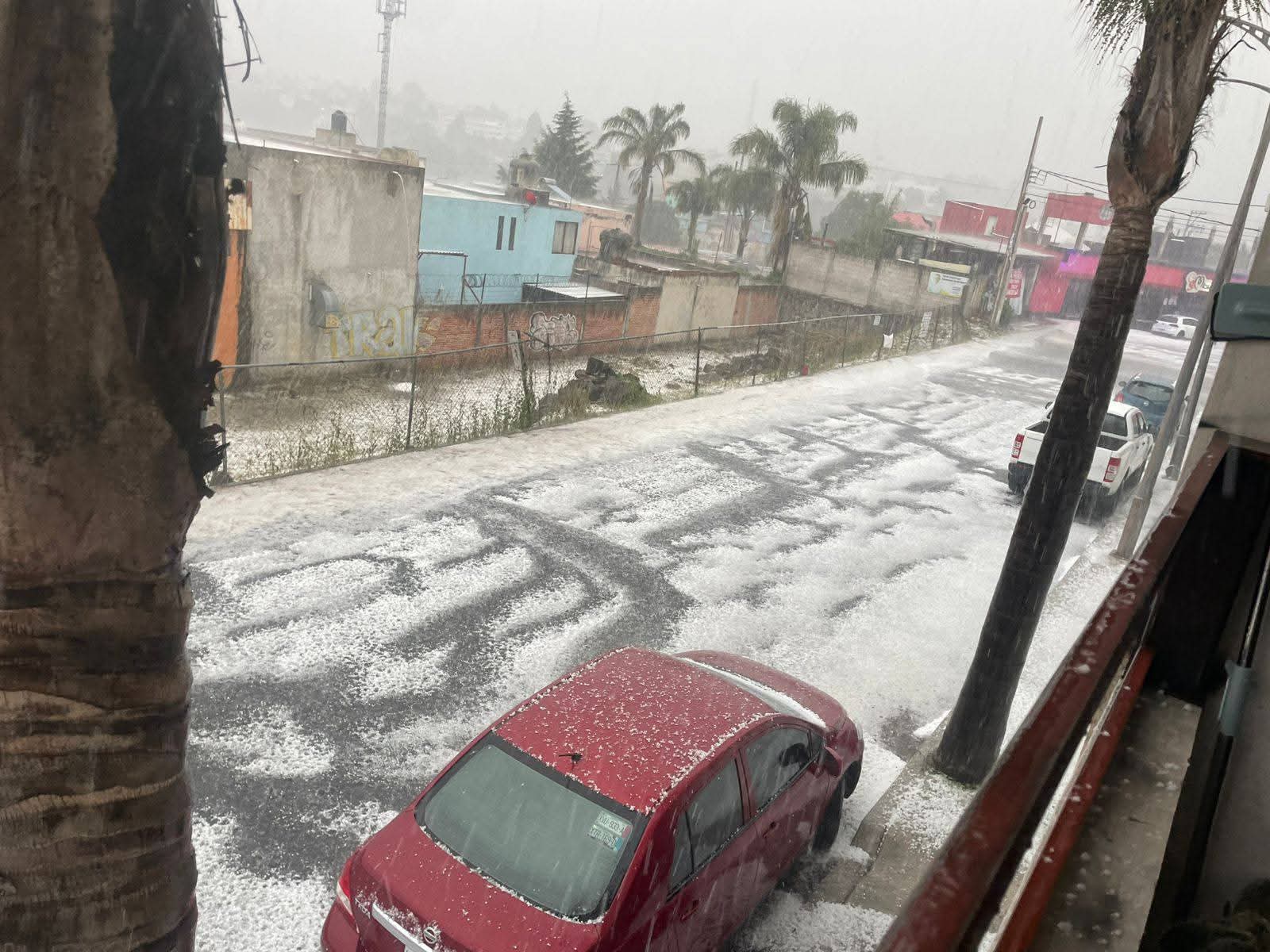 Río de granizo paraliza a la Capital Tlaxcalteca
