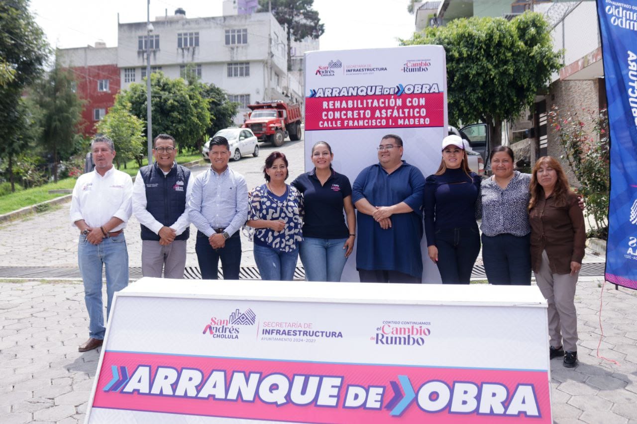 Comienza Lupita Cuautle obra de pavimentación ahora en colonia Concepción Guadalupe