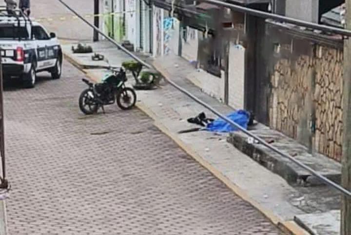 Hombre muere tras persecución policiaca en Nativitas; investigan posible uso indebido de arma
