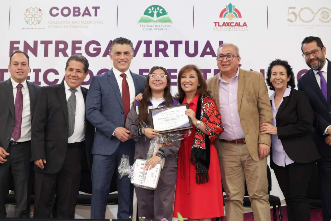 Foto: Cortesía Lorena Cuéllar impulsa educación digital y gradúa a 5,200 jóvenes en Tlaxcala