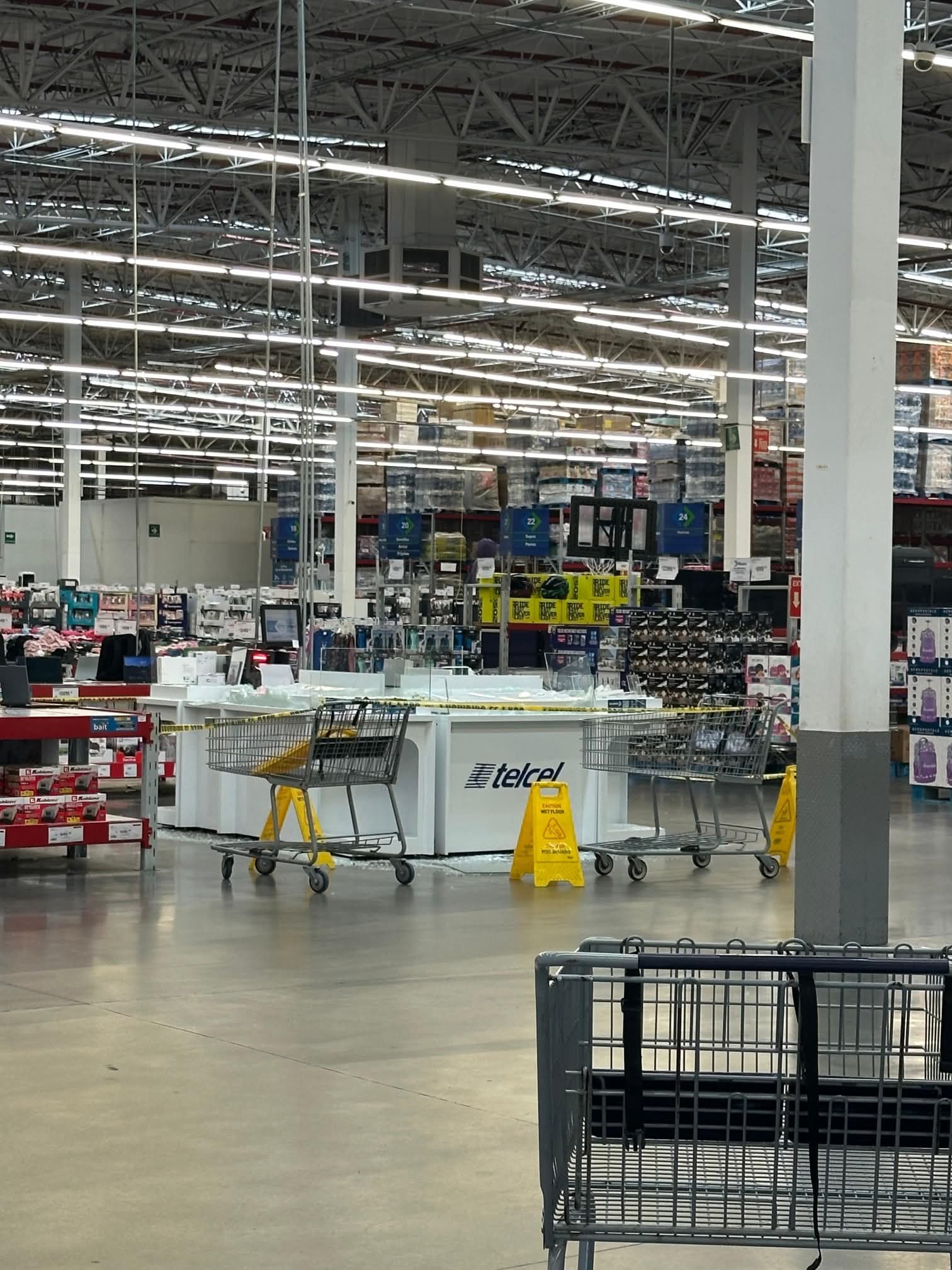 Trío de hampones roban celulares en Gran Patio Apetatitlán, seguridad brilla por ausencia