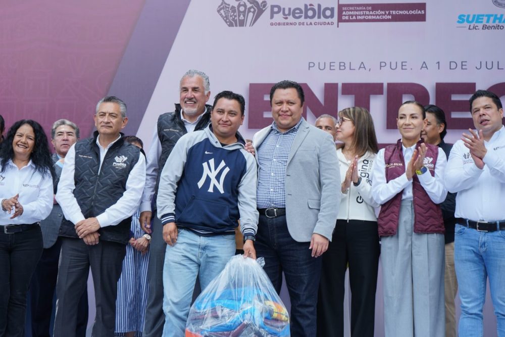 Foto: Cortesía Entregan uniformes a más de mil trabajadores del Ayuntamiento de Puebla