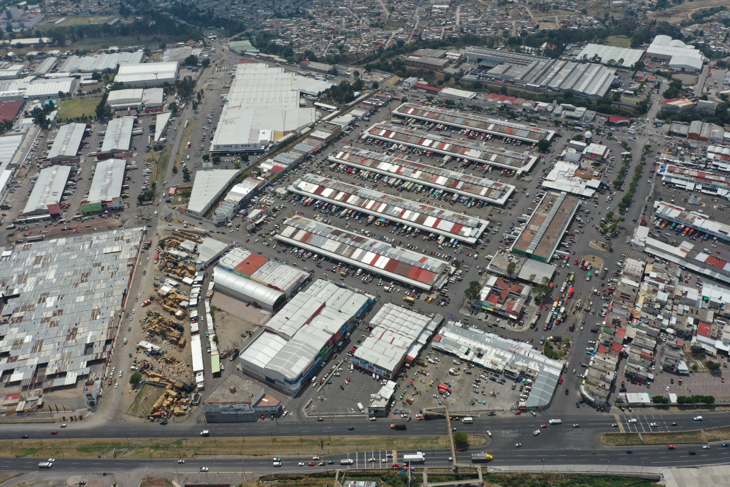 Foto: Cortesía En pausa la demolición de 26 bodegas en la Central de Abasto; falta dictamen de Pemex