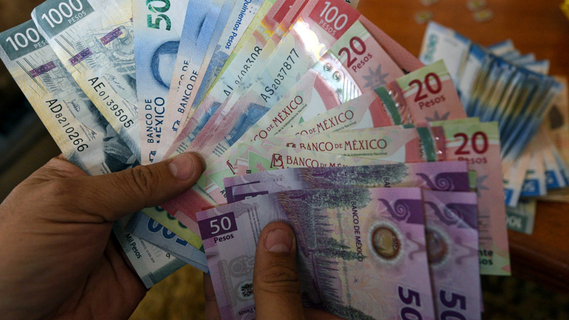 El peso mexicano suma 7 días de ganancias frente al dólar