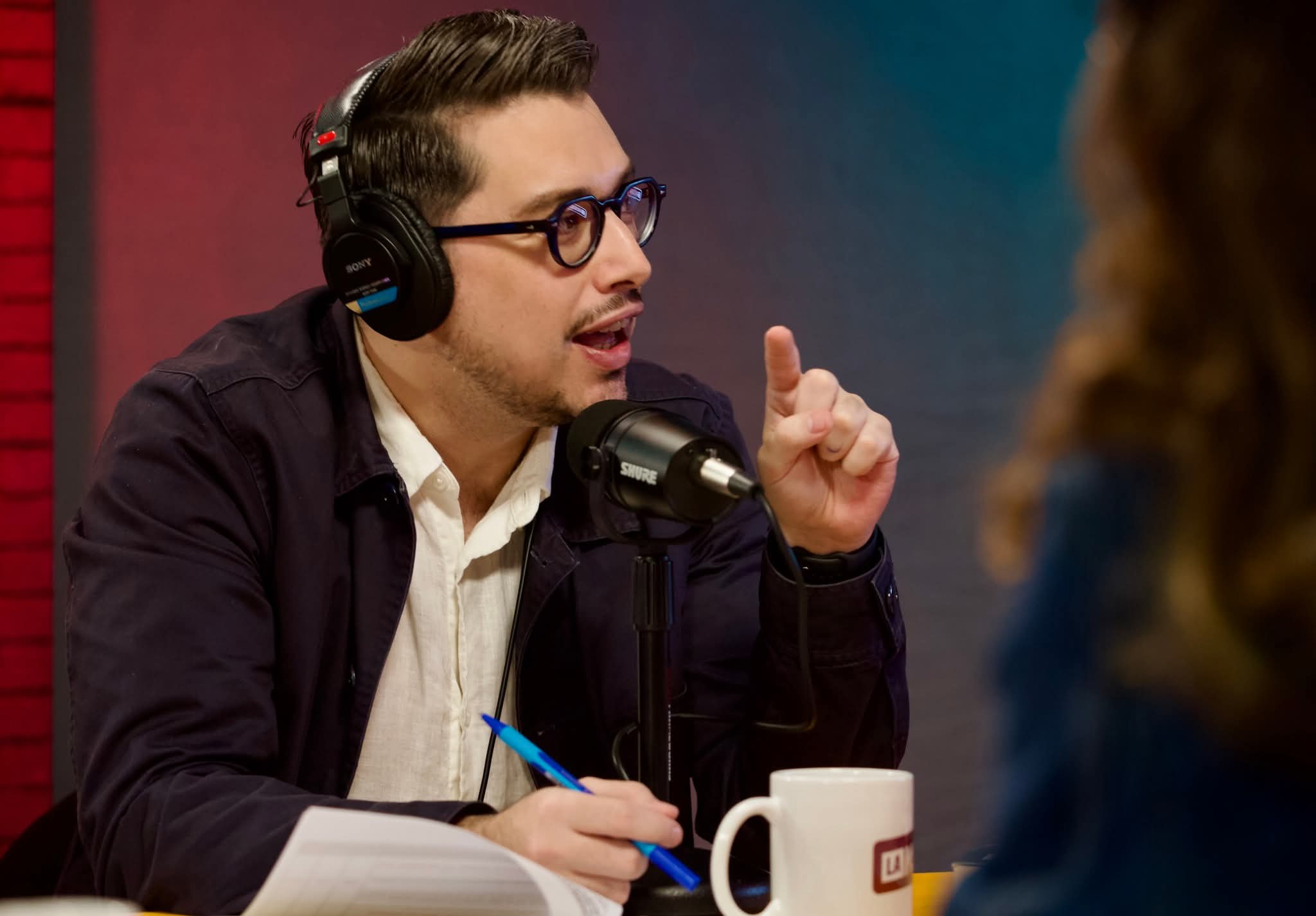 Ante crisis de comunicación social, nombra Gobernadora a su cuarto vocero