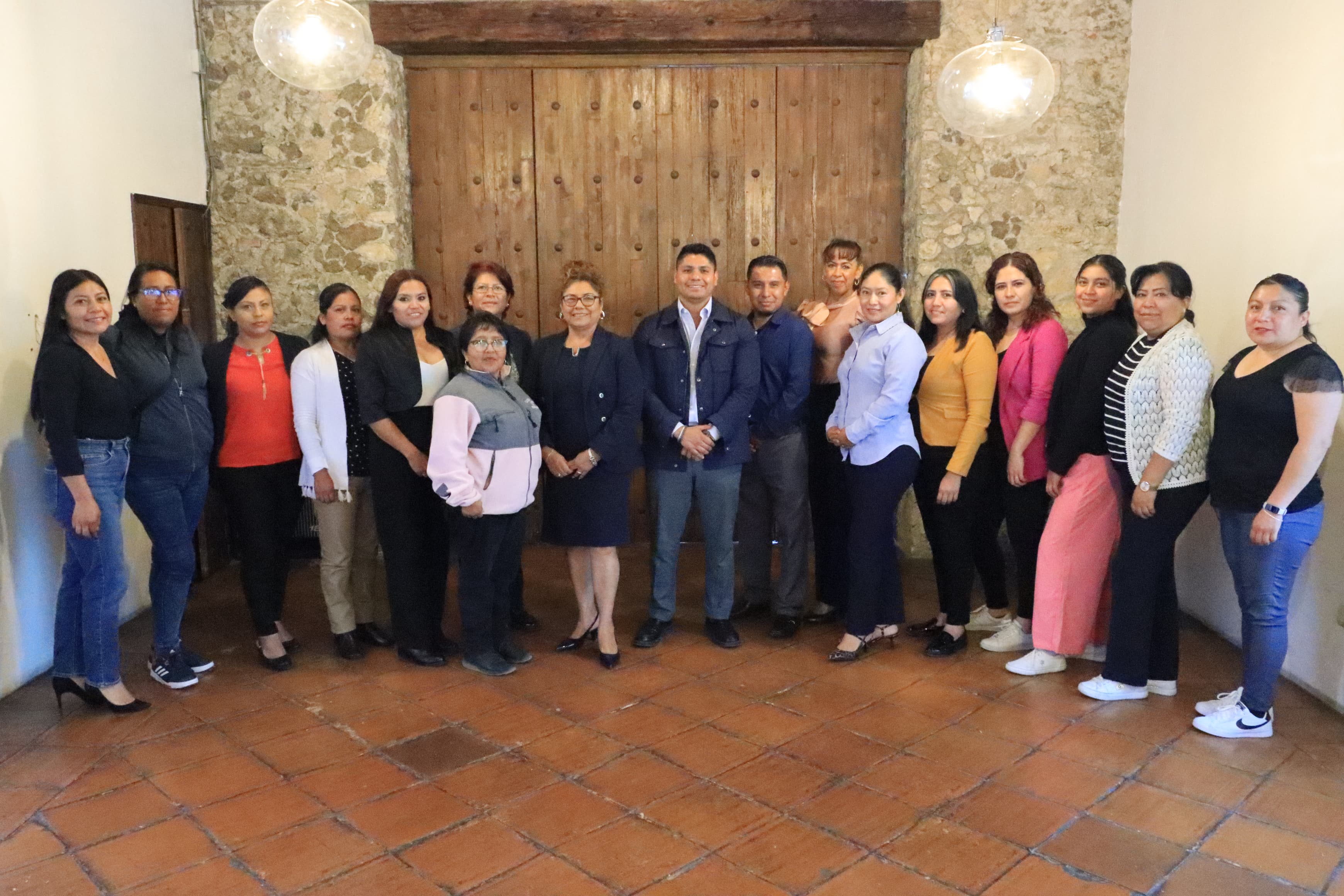 Comunicado oficial Omar Muñoz y Tere Alfaro se reúnen con directoras de los 12 CAIC de Cuautlancingo