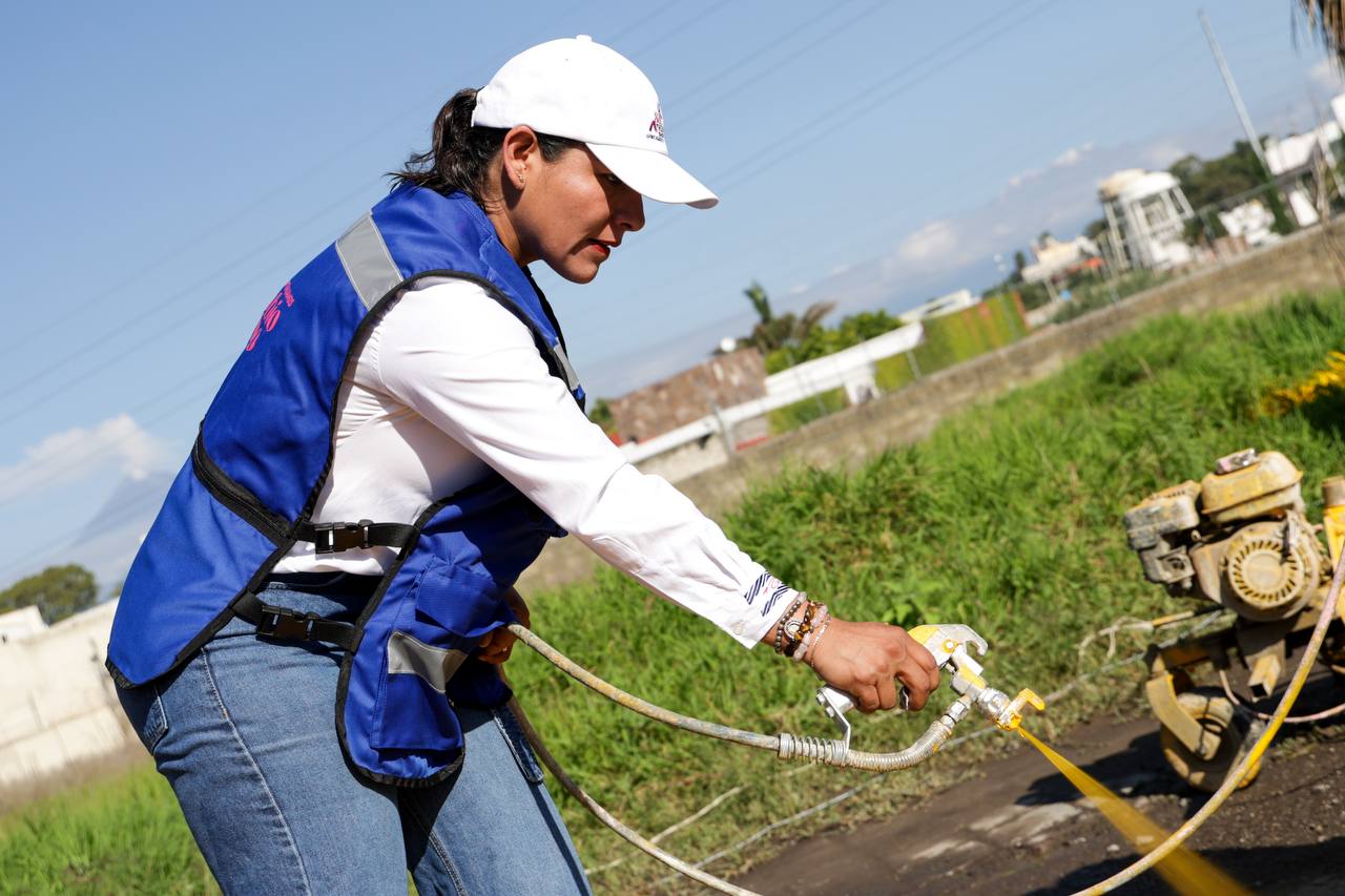 Comunicado oficial Promueve Lupita Cuautle entornos seguros con jornada de limpieza en San Antonio Cacalotepec