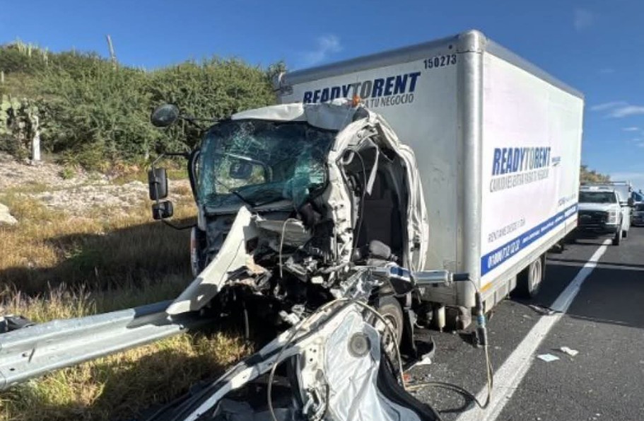 Foto: Cortesía Aparatoso accidente en la Cuacnopalan-Oaxaca deja a chofer prensado