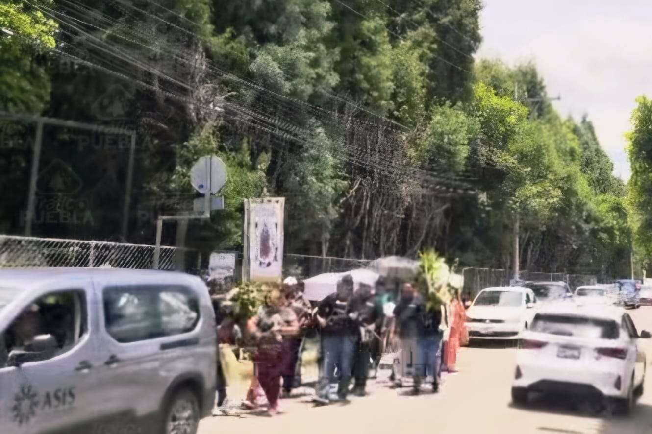 Por: Cortesía Lula Pineda Dan último adios a pequeño sanandreseño con globos blancos y música