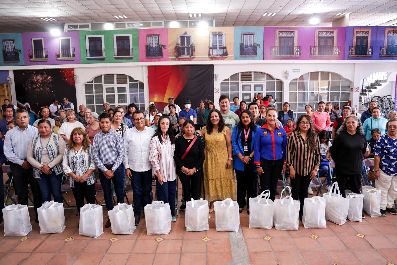 Lupita Cuautle entregó apoyos alimentarios a 100 núcleos familiares