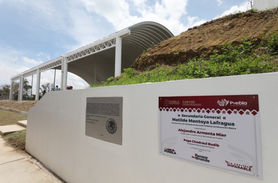 Foto: Cortesía Entregan techado escolar con captación pluvial en secundaria de Puebla