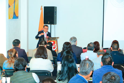 UATx refuerza modelo educativo y anuncia profesionalización docente