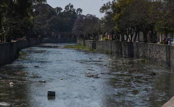 Denuncian en Tizatlán vertido tóxico al río Zahuapan sin respuesta