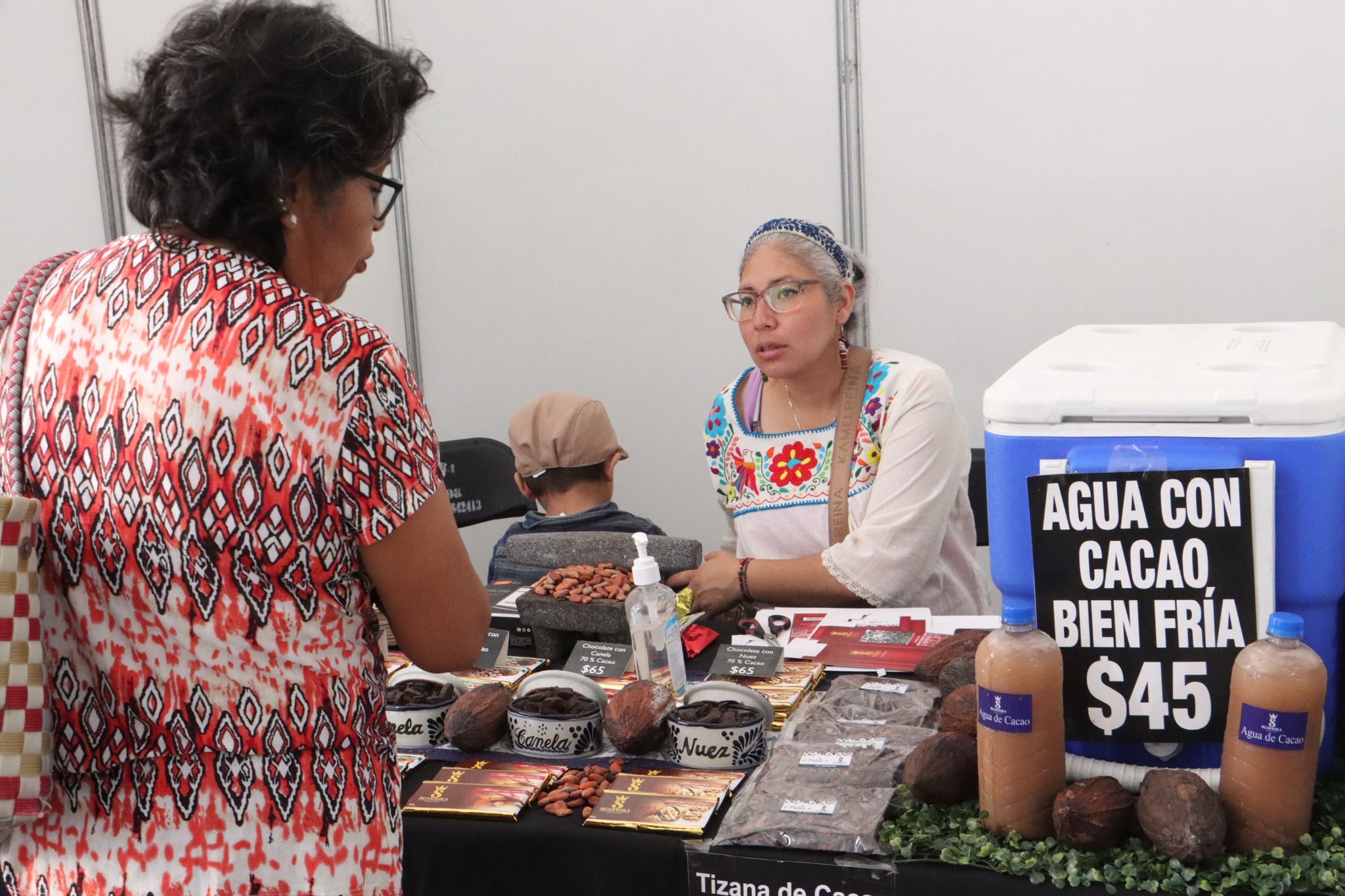 Impulsan talento local en Sanctorum con feria artesanal regional