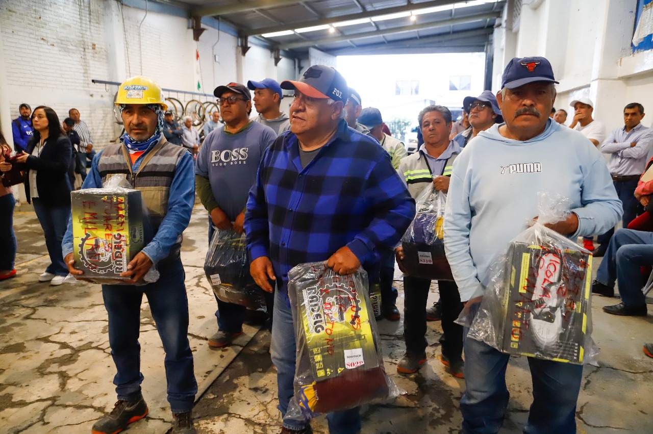 entregan uniformes a pc spch 3