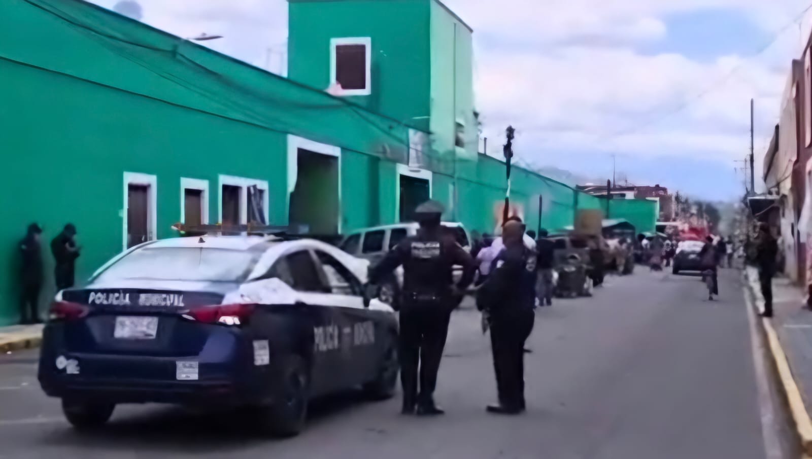 Por: Cortesía Lula Pineda Violento intento de extorsión en mercado de San Pedro Cholula deja varios detenidos