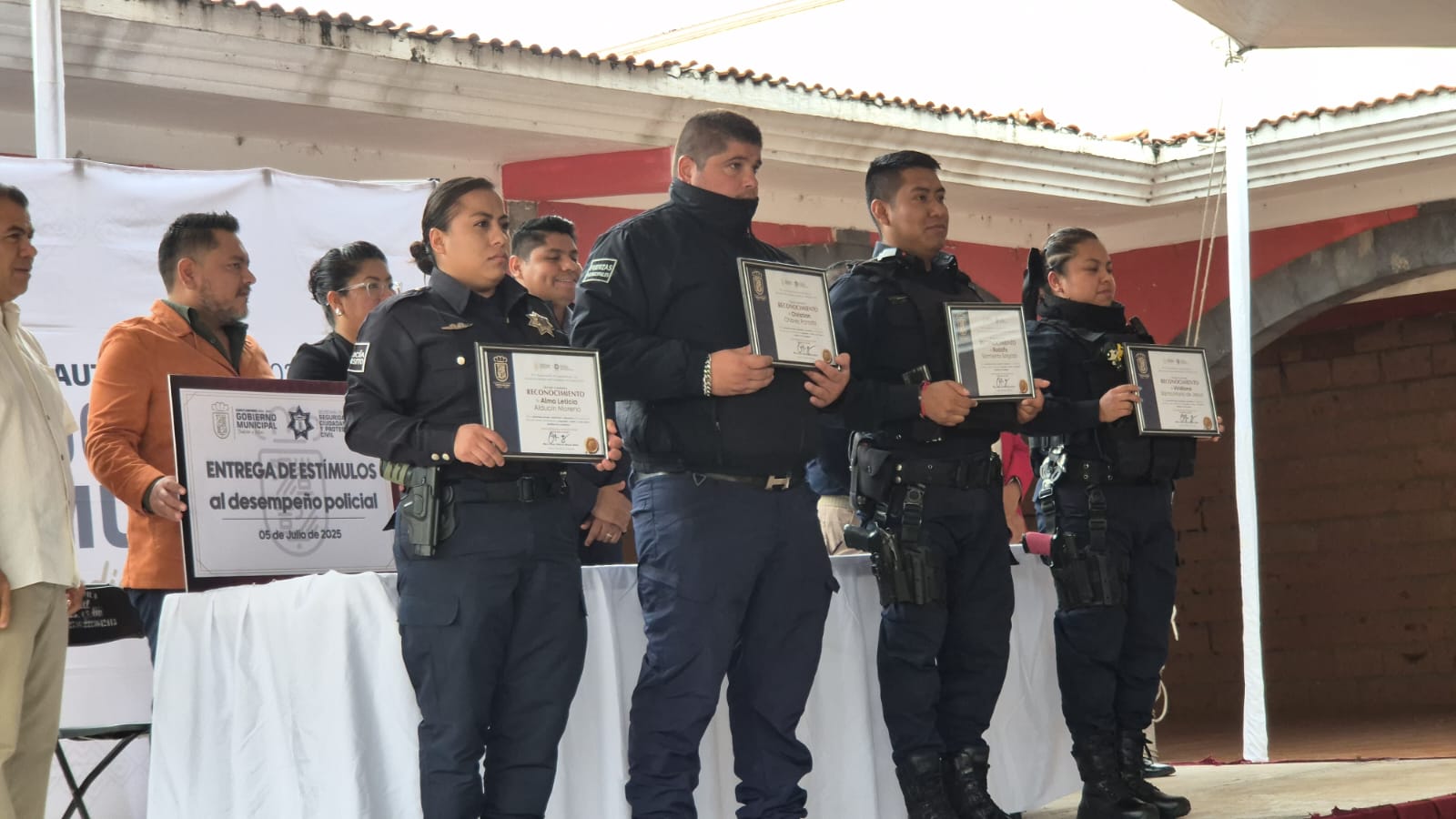 Reconocen a policías de Cuautlancingo con estímulos económicos y seguro de vida