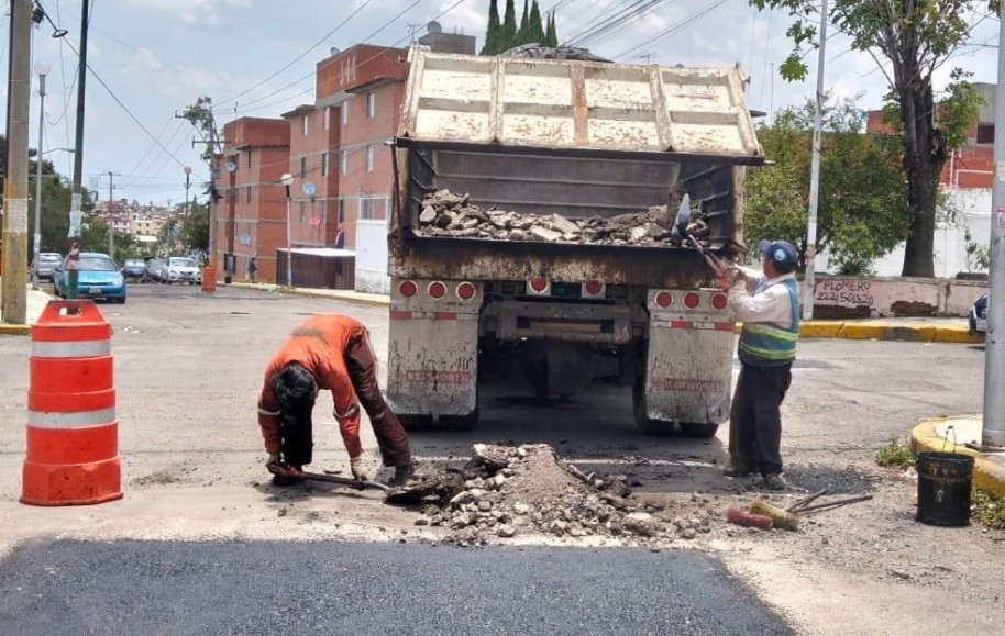 Foto: Cortesía Refuerzan acciones de bacheo en Puebla capital