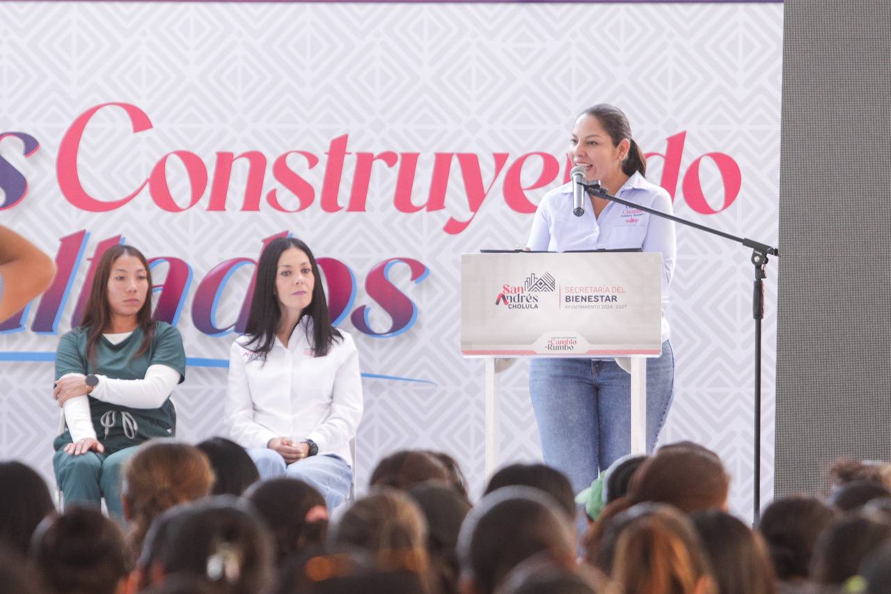 Comunicado oficial Entrega Lupita Cuautle apoyos económicos y capacitación a mujeres emprendedoras