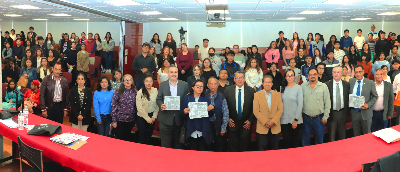 UATx analiza la crisis civilizatoria y la violencia social actual