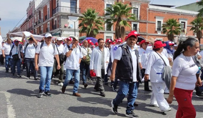 Gobierno federal atenderá basificación de trabajadores de la salud