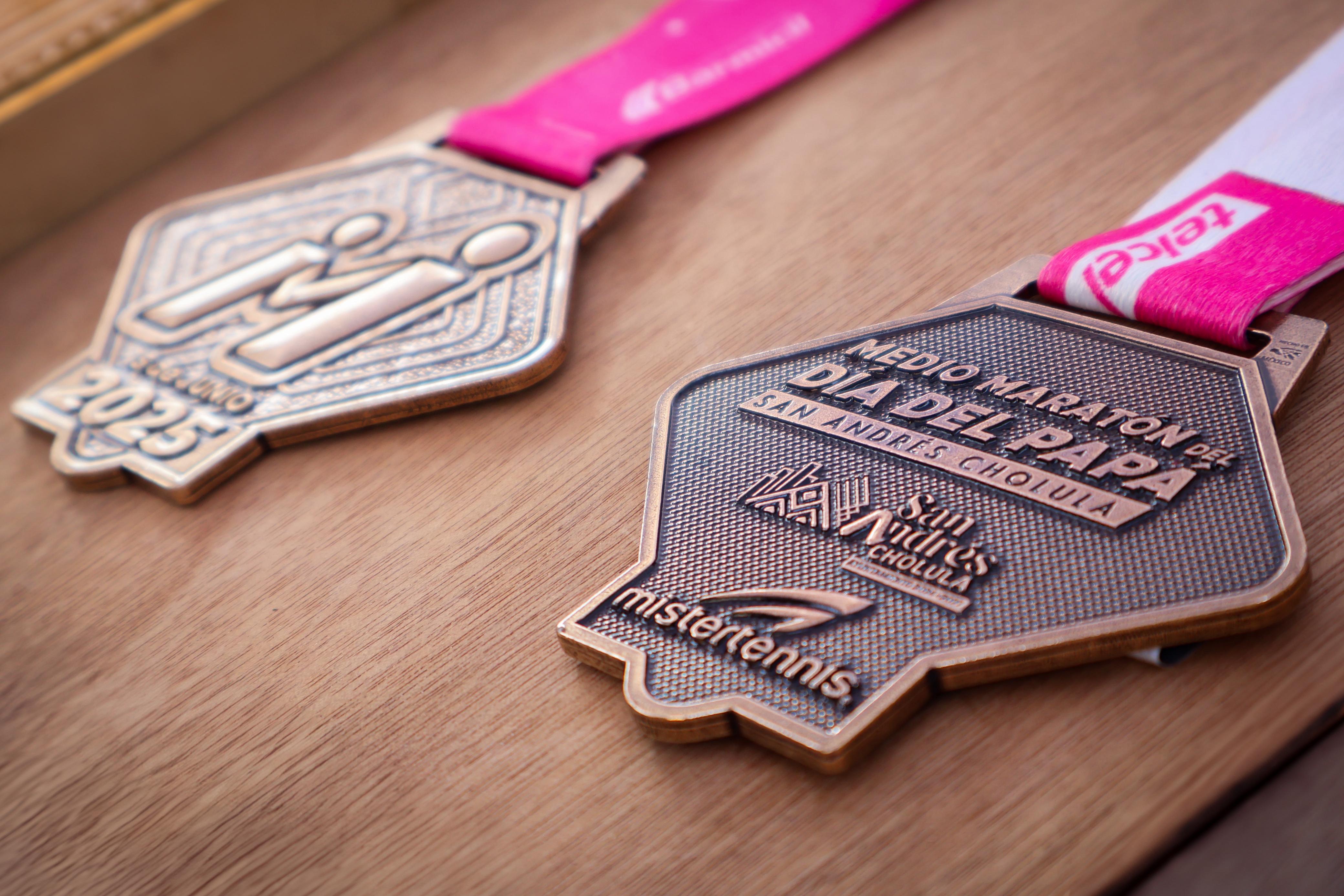 Comunicado oficial Presentan Playera y Medalla para el Medio Maratón del Día del Papá en San Andrés Cholula