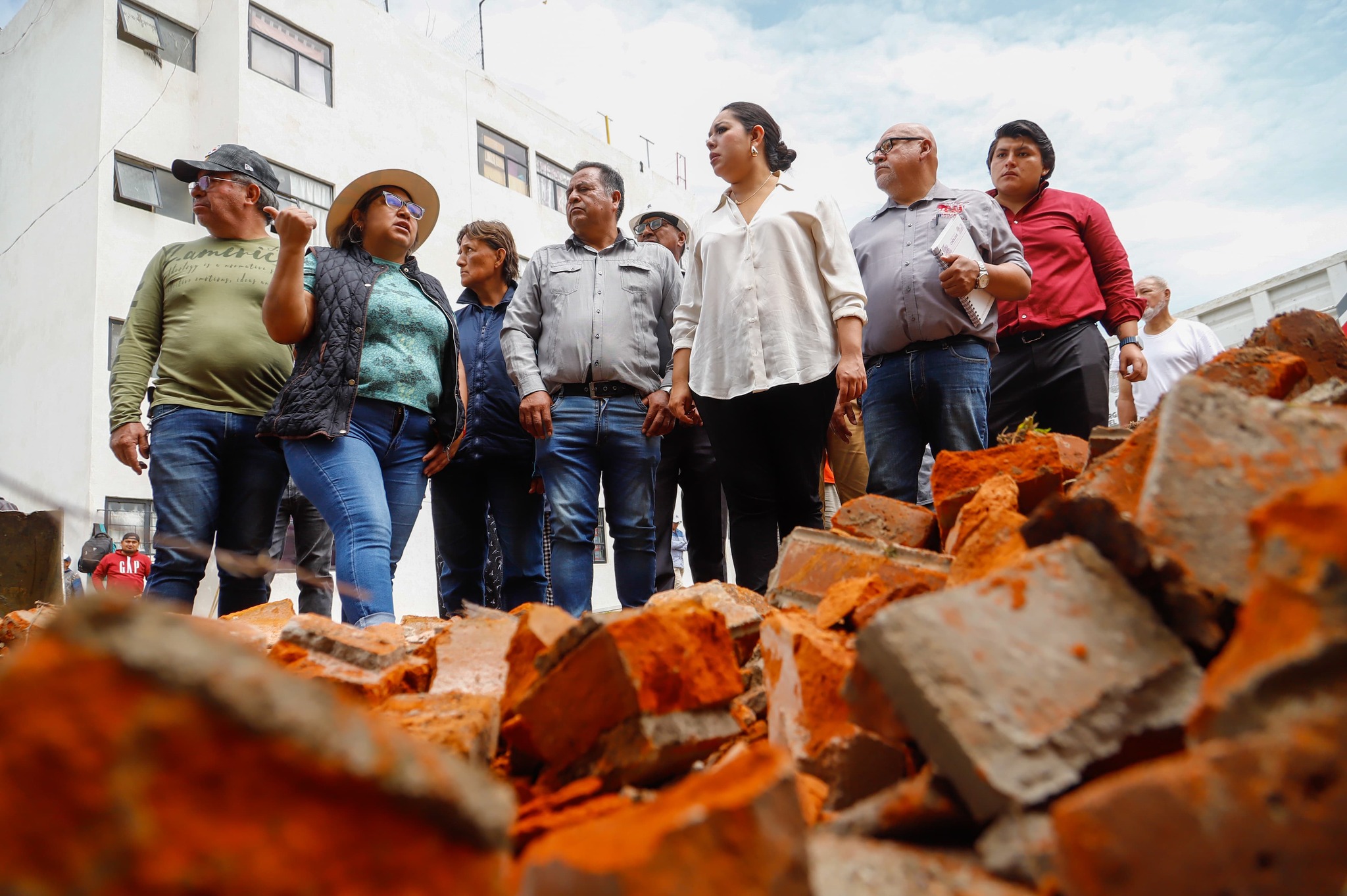 Supervisa Tonantzin Fernández trabajos de limpieza tras tormenta en San Pedro Cholula