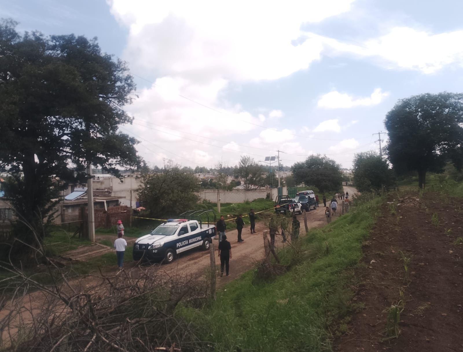 Localizan cuerpo encobijado y restos humanos enterrados en Nanacamilpa