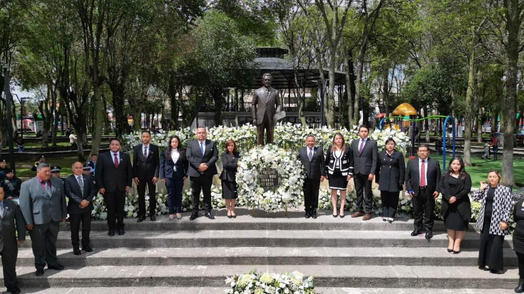 Lorena Cuéllar rinde homenaje a Emilio Sánchez Piedras en Apizaco, Tlaxcala