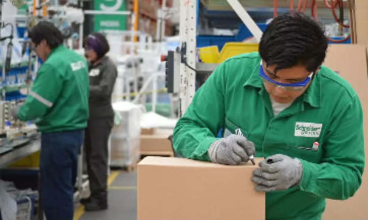 Tlaxcala sufre despido masivo por alza de aranceles al acero