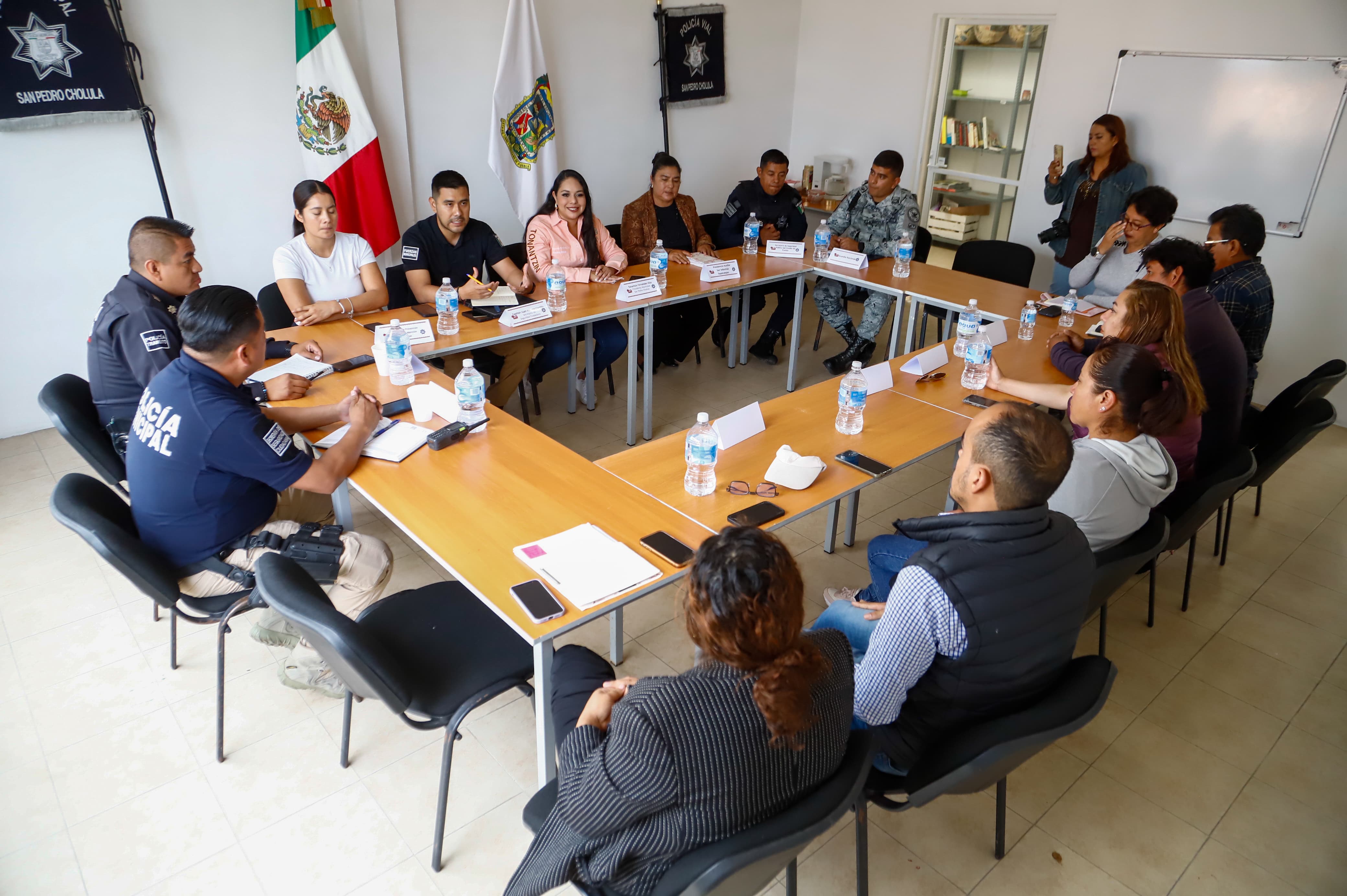 Comunicado oficial Gobierno de Tonantzin Fernández fortalece la seguridad con mesas de trabajo en las 13 juntas auxiliares