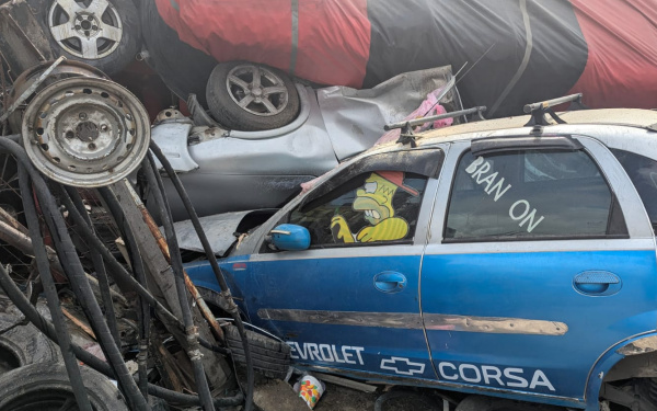 Tráiler con limones causa caos y destrucción en Santa Bárbara, Tlaxcala