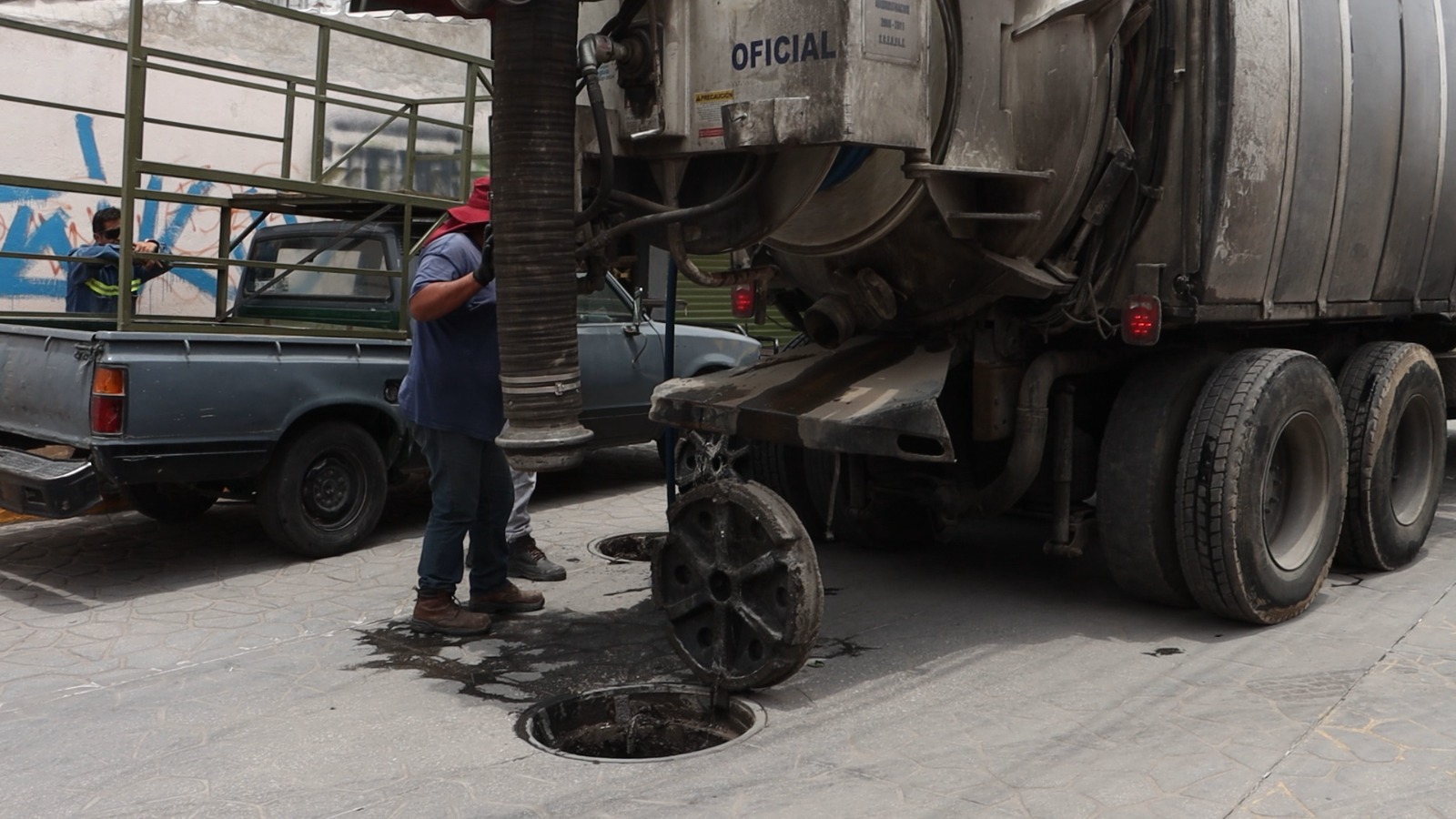 Omar Muñoz supervisa labores de desazolve previas al inicio de la Feria de Cuautlancingo 