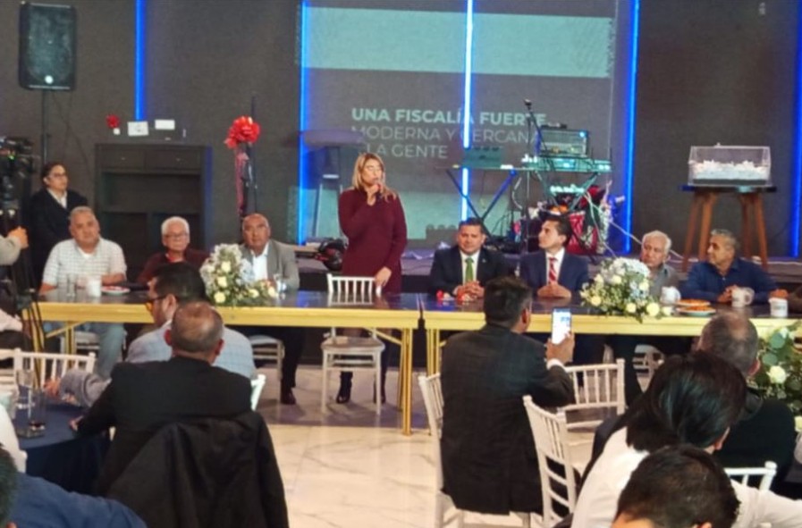 Foto: Cortesía Reconocen en la FGE a padres ejemplares