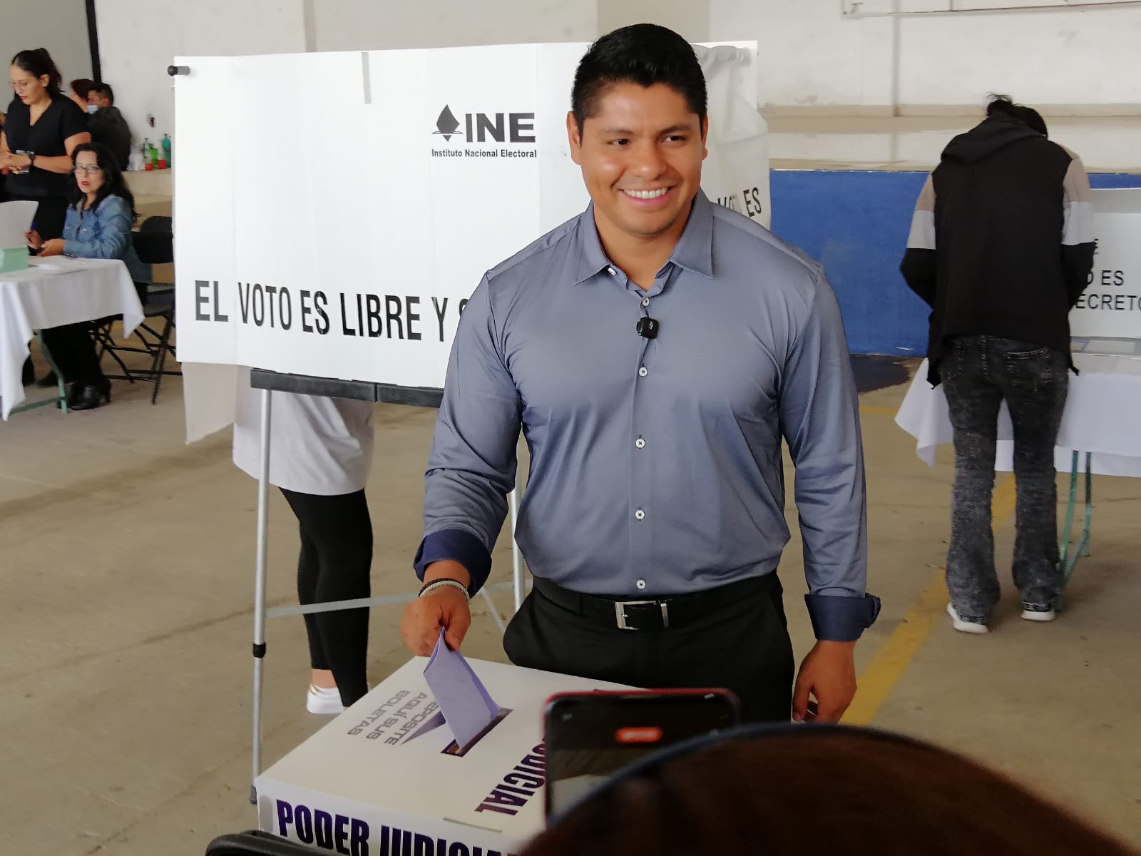 Por: Cortesía Lula Pineda Omar Muñoz  acude a votar y reporta jornada electoral en calma
