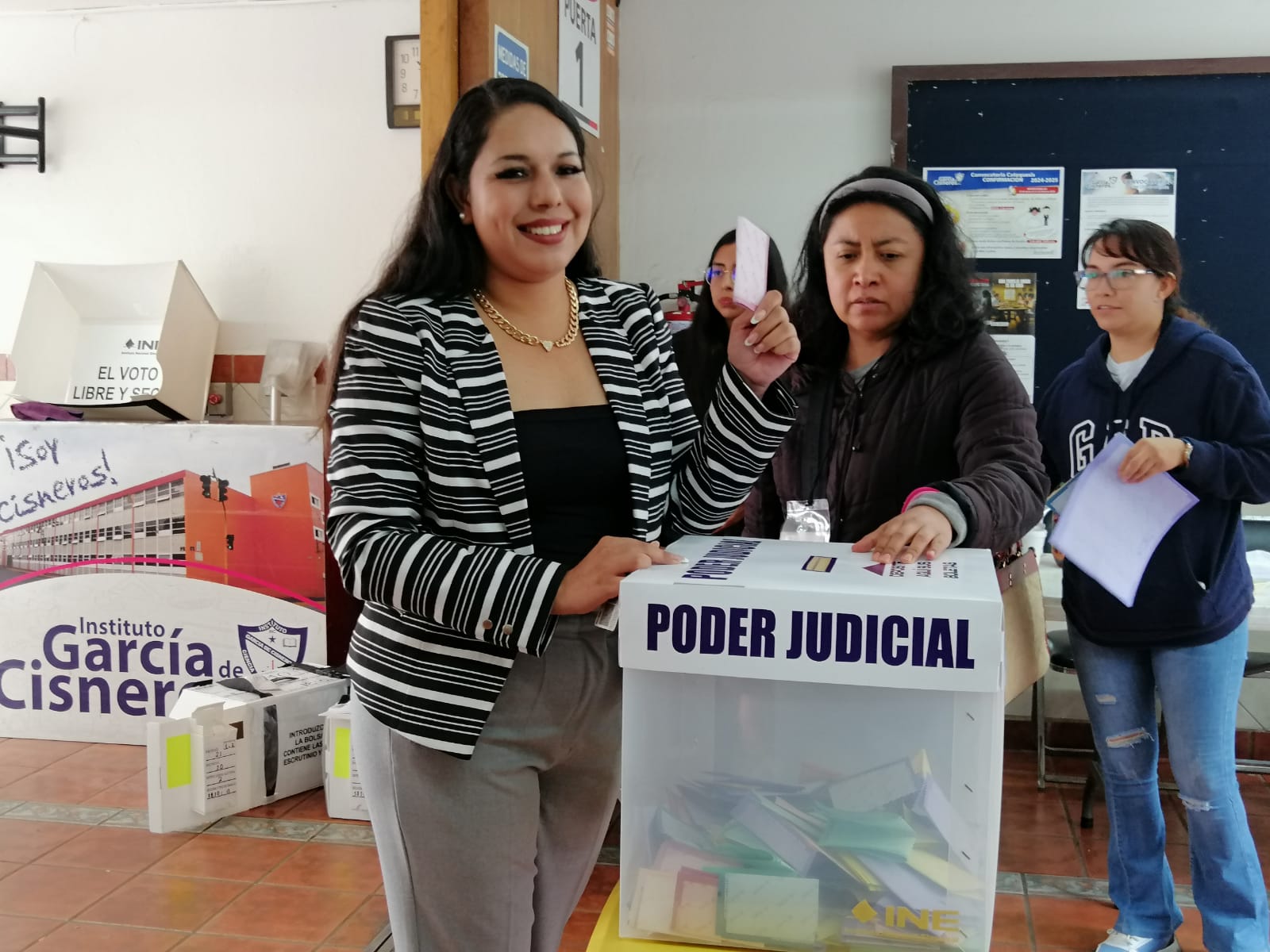 Tonantzin Fernández emite su voto: Jornada electoral en calma en San Pedro Cholula