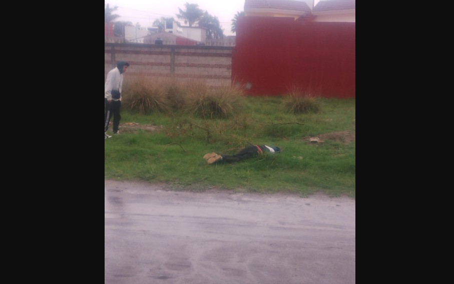 Foto: Cortesía Violento ataque en Xonacatepec deja a un joven herido y auto destrozado