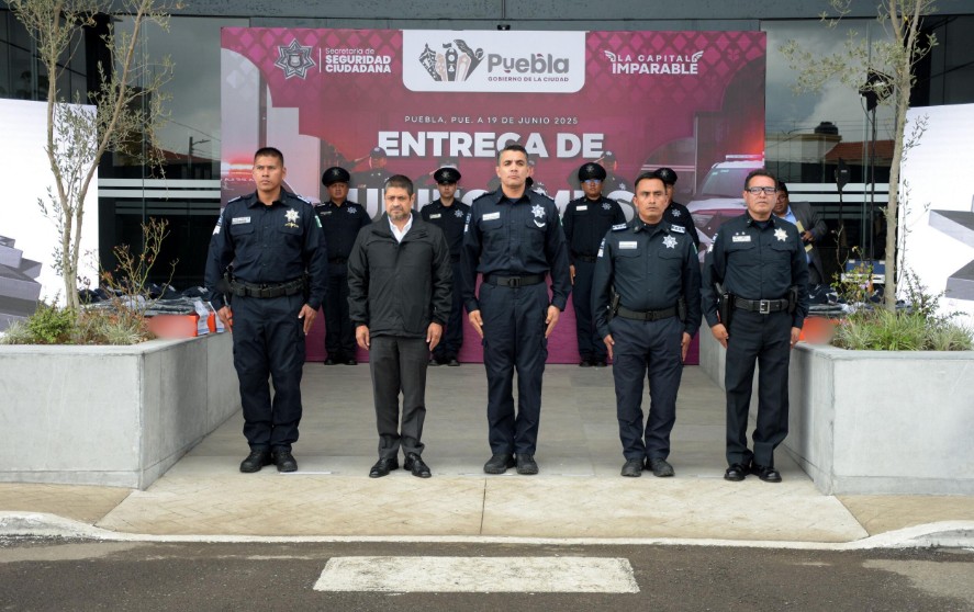 Foto: Cortesía Entregan nuevos uniformes a policías municipales en Puebla