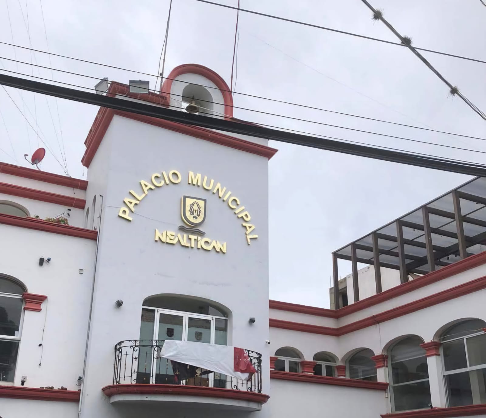 Por: Cortesía Lula Pineda Cierran habitantes presidencia de Nealtican por descontento ante desabasto de agua