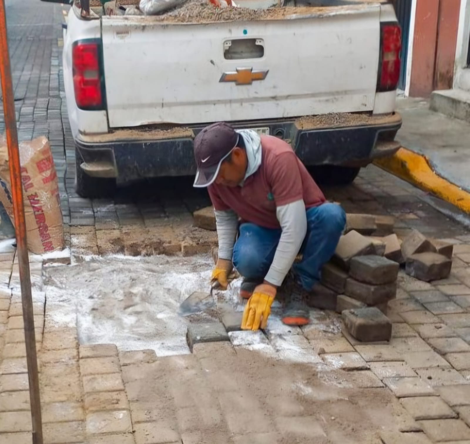  Atienden hundimiento en la calle 10 Oriente para garantizar la seguridad vial