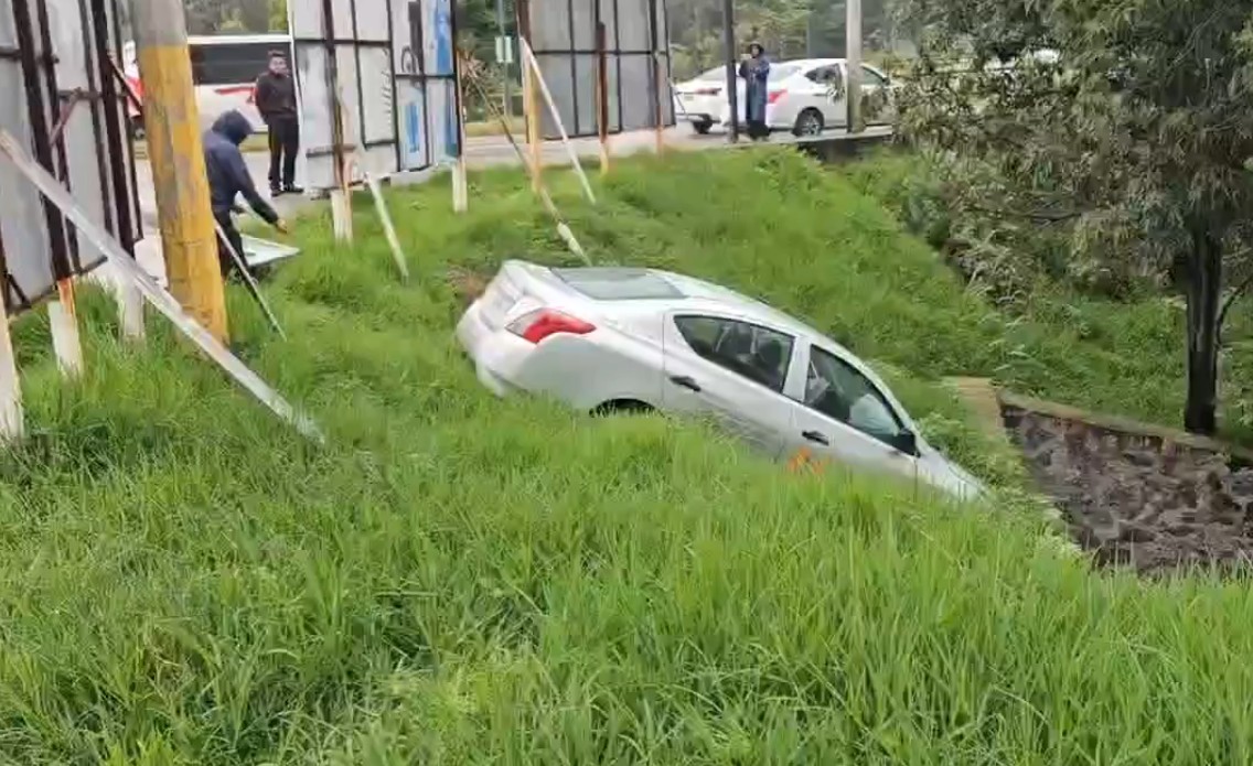 Foto: Cortesía Accidente en Avenida Las Torres: auto cae al río Alseseca