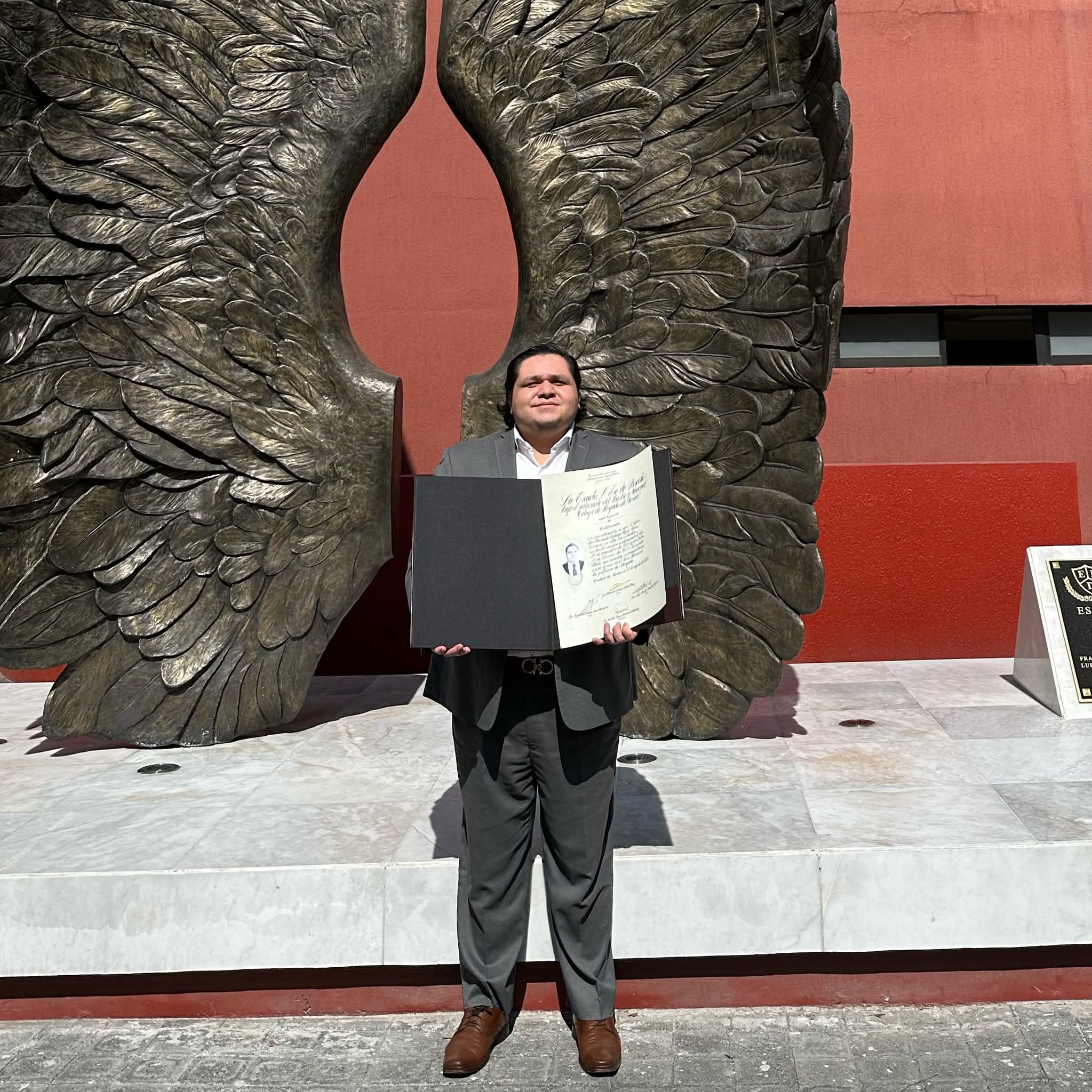 Presume magistrado electo calificación de 8, defiende su elección