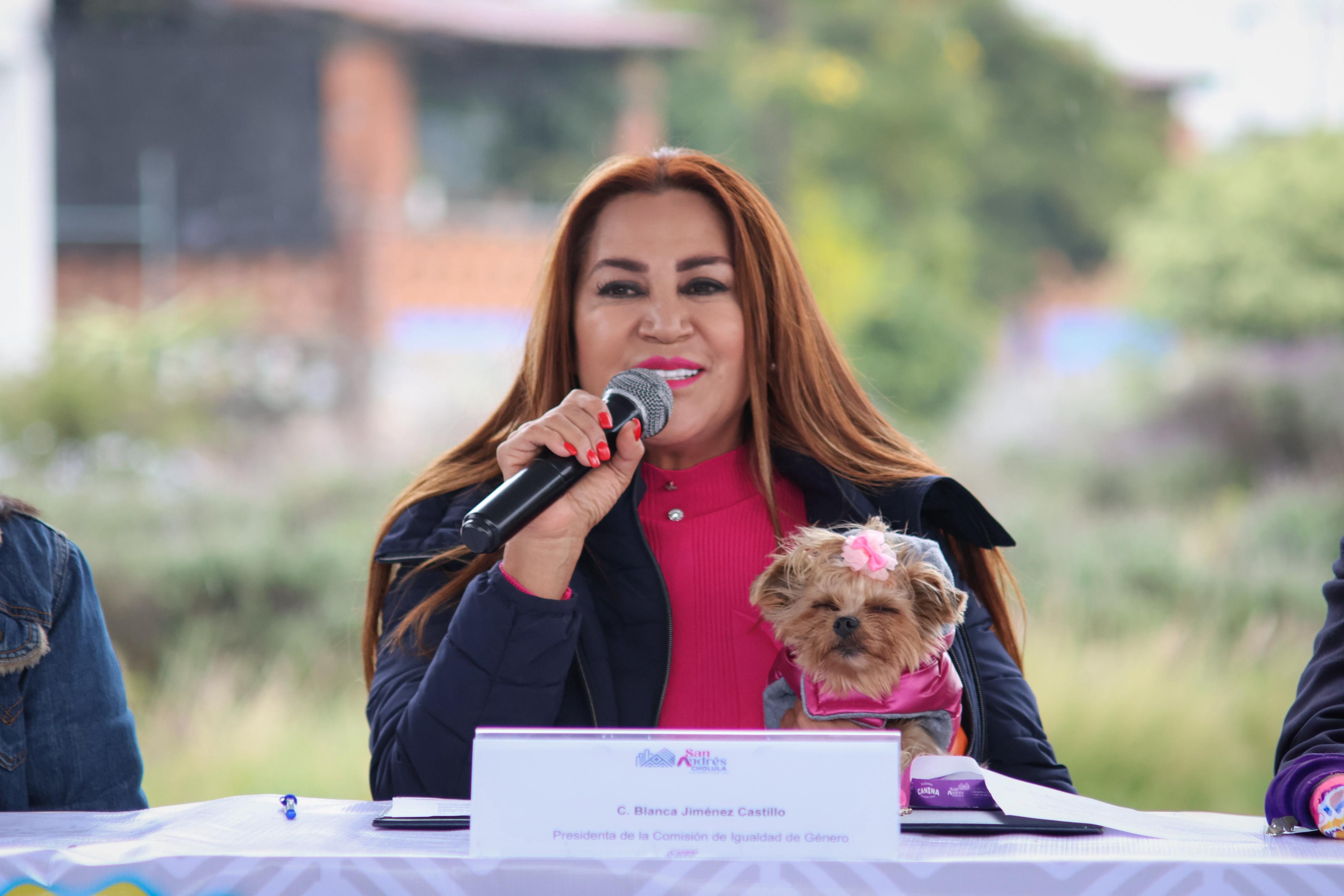 presenta sach playera y medalla 3